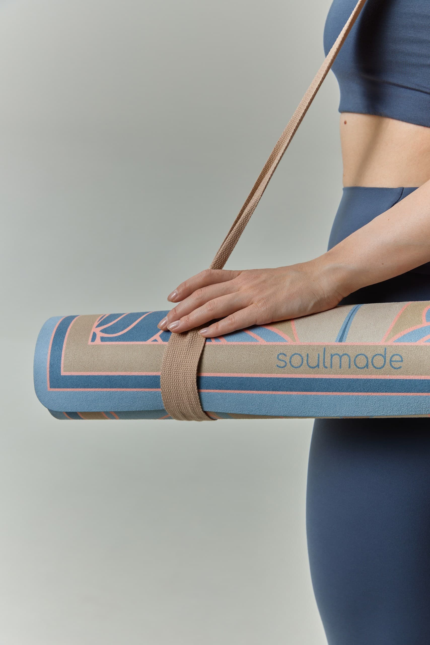 Дизайнерский коврик для йоги Soulmade - премиальное качество и экологичные материалы